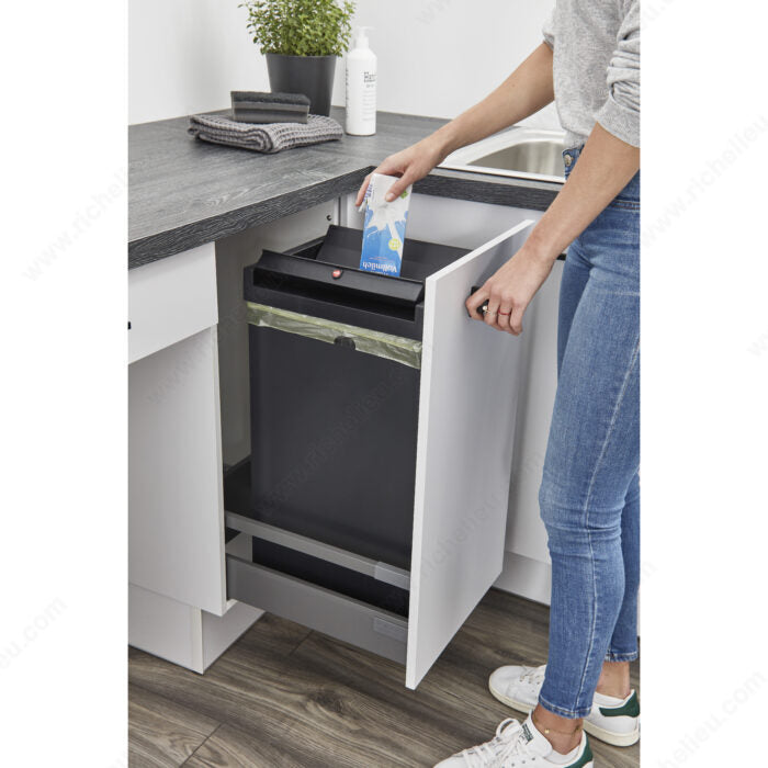 Poubelle de métal pour le plancher